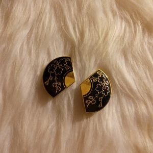 Vintage Gold Etched Blk Fan Clip On Earrin…